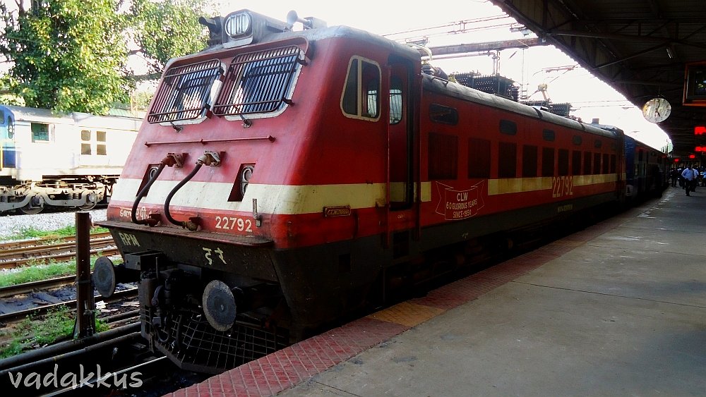 Royapuram's WAP4 22792 at SBC with Kochuveli Exp