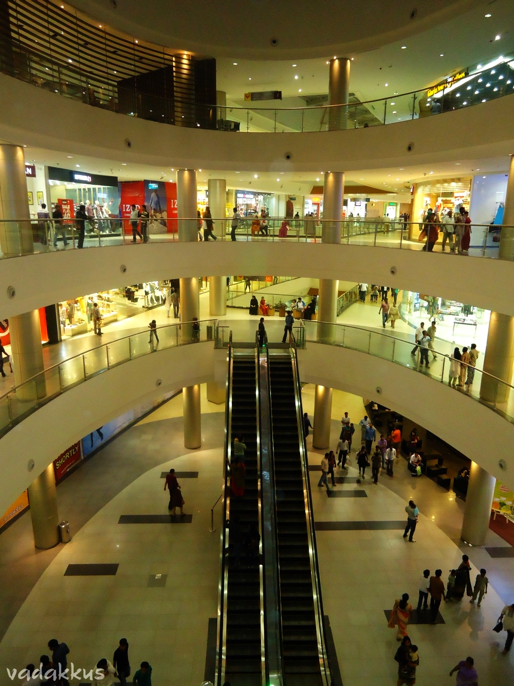 Inside the Phoenix Marketcity Mall – Fottams!