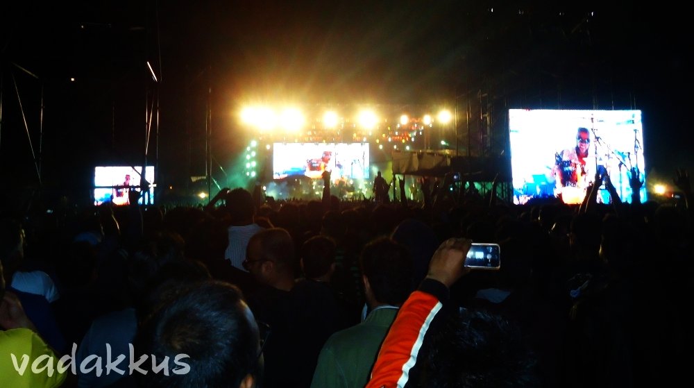 Crowd during the GNR Banglore show