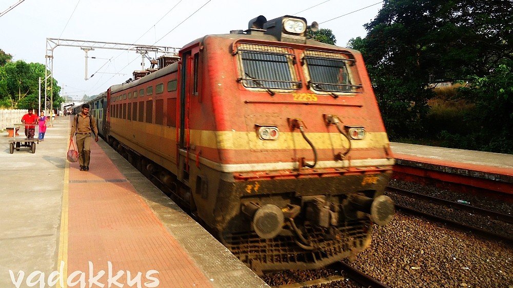 Erode WAP4 #22255 at Changanasserry