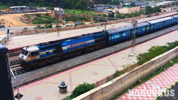 Prasanthi Express train full view photo