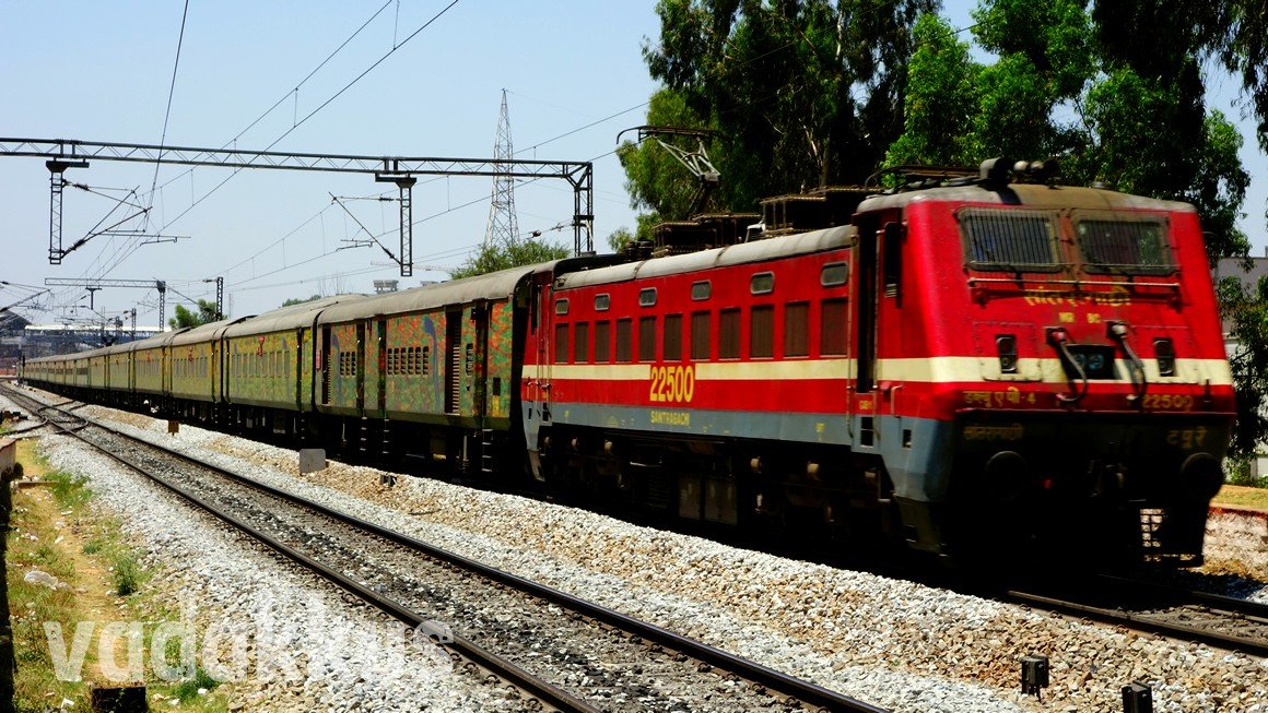 Picture of the Howrah Duronto Express in Bangalore