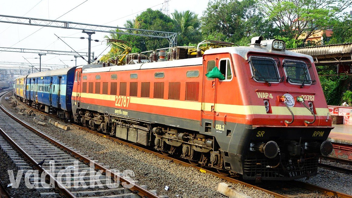 Photo of WAP4 22787 electric locomotive