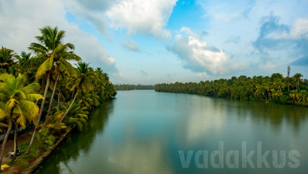 Kerala-scenic-natural-beauty-reflects-Kallada-River-waterway-Kollam-district