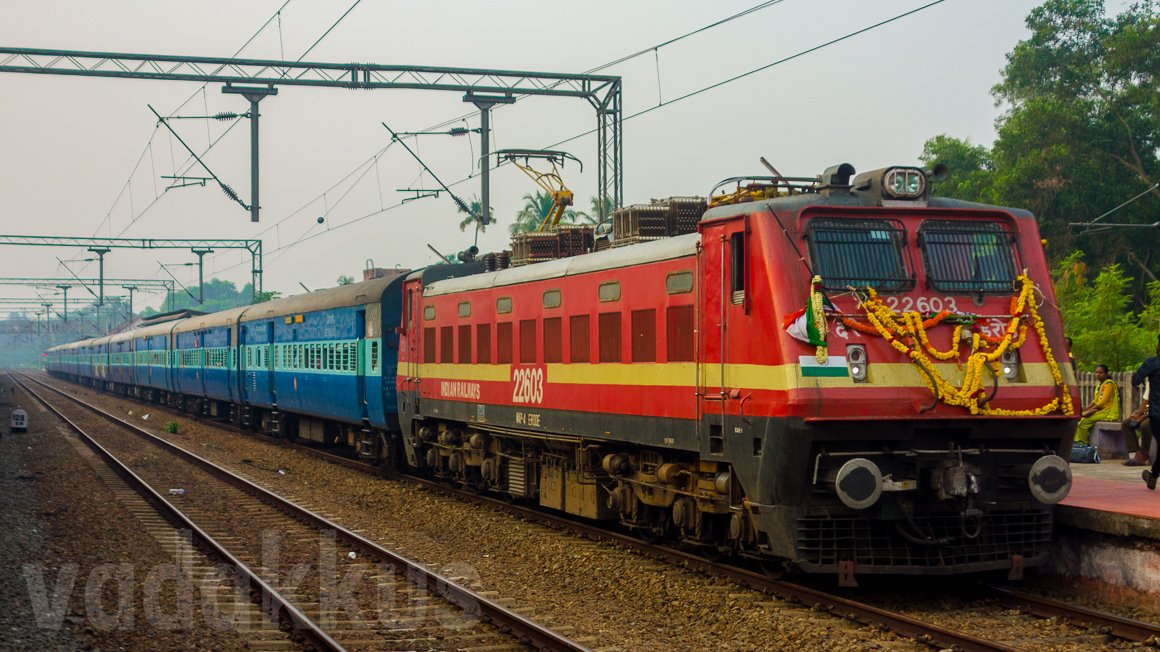 Erode WAP4 22603 Palaruvi Express 16791 Karunagapally