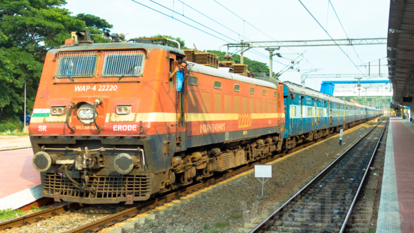 indian-railways-train-full-length-electric-wap4-locomotive-kerala
