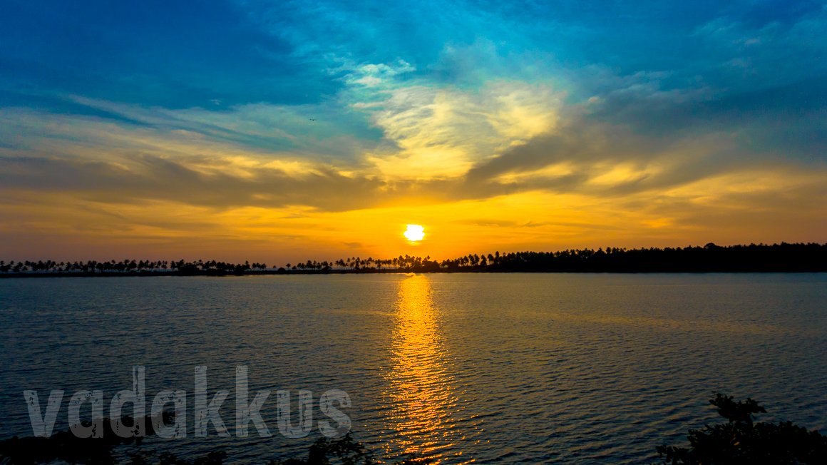 Beautiful-Sunset-Paravur-Lake-Kerala-Kollam-Backwaters-Train