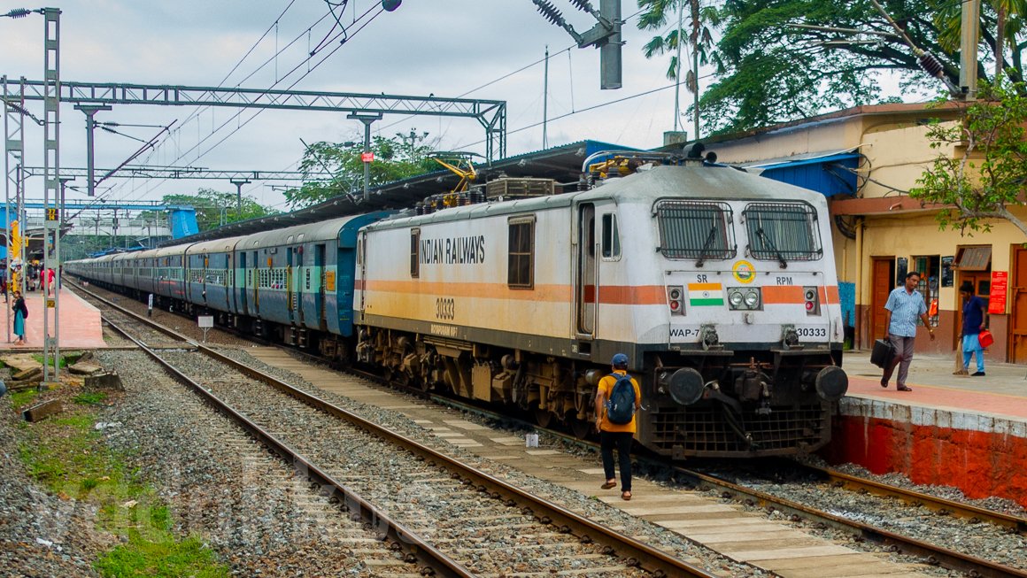 Island Express Kanyakumari Bangalore WAP7 30333 Changanasserry Kerala