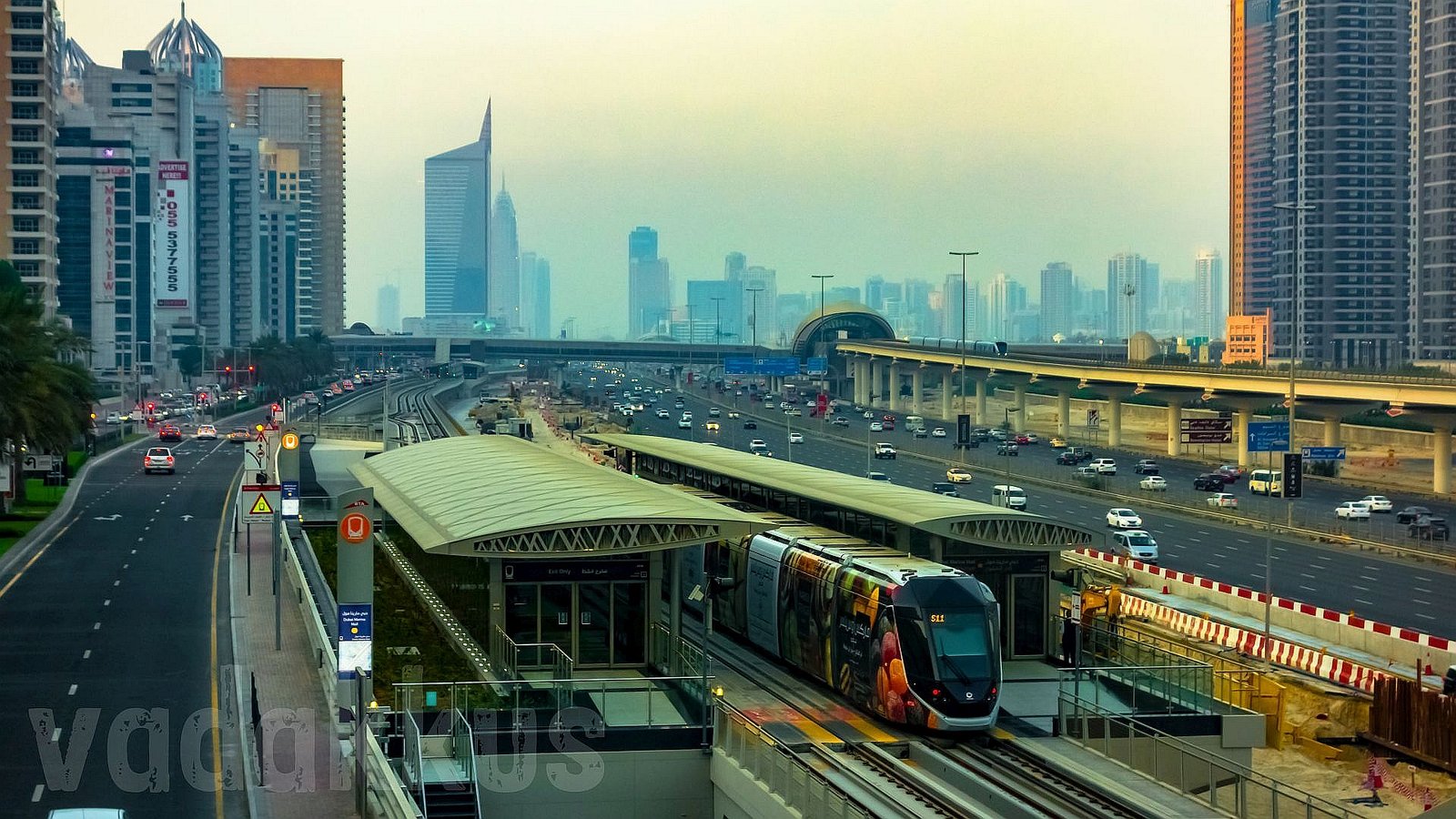 Dubai-Infrastructure-Tram-Marina-Mall-Dubai-infrastructure wide angle