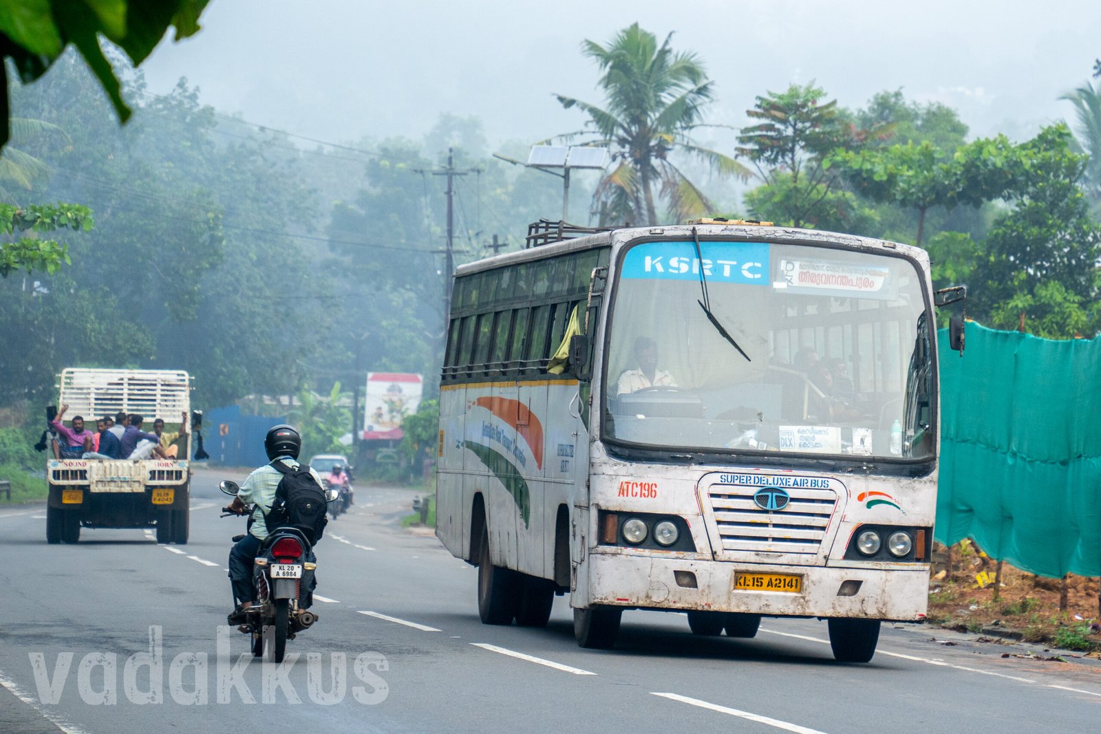 KSRTC Super Deluxe Airbus ATC 196 from Mananthavady to Trivandrum on a misty morning