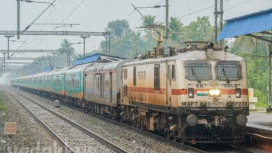 Indian Railways train 16320 SMV Bangalore - Trivandrum North (Kochuveli) Humsafar Express at Karunagappally